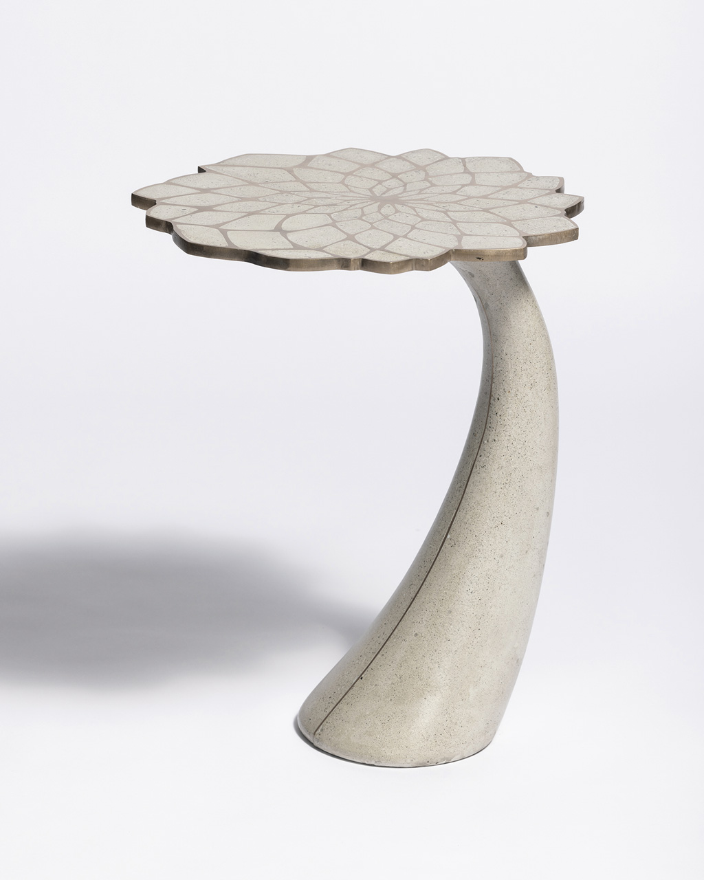 Moasiac Lily Exo table
